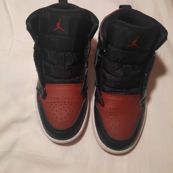 Air Jordan - Picture 3 of 3